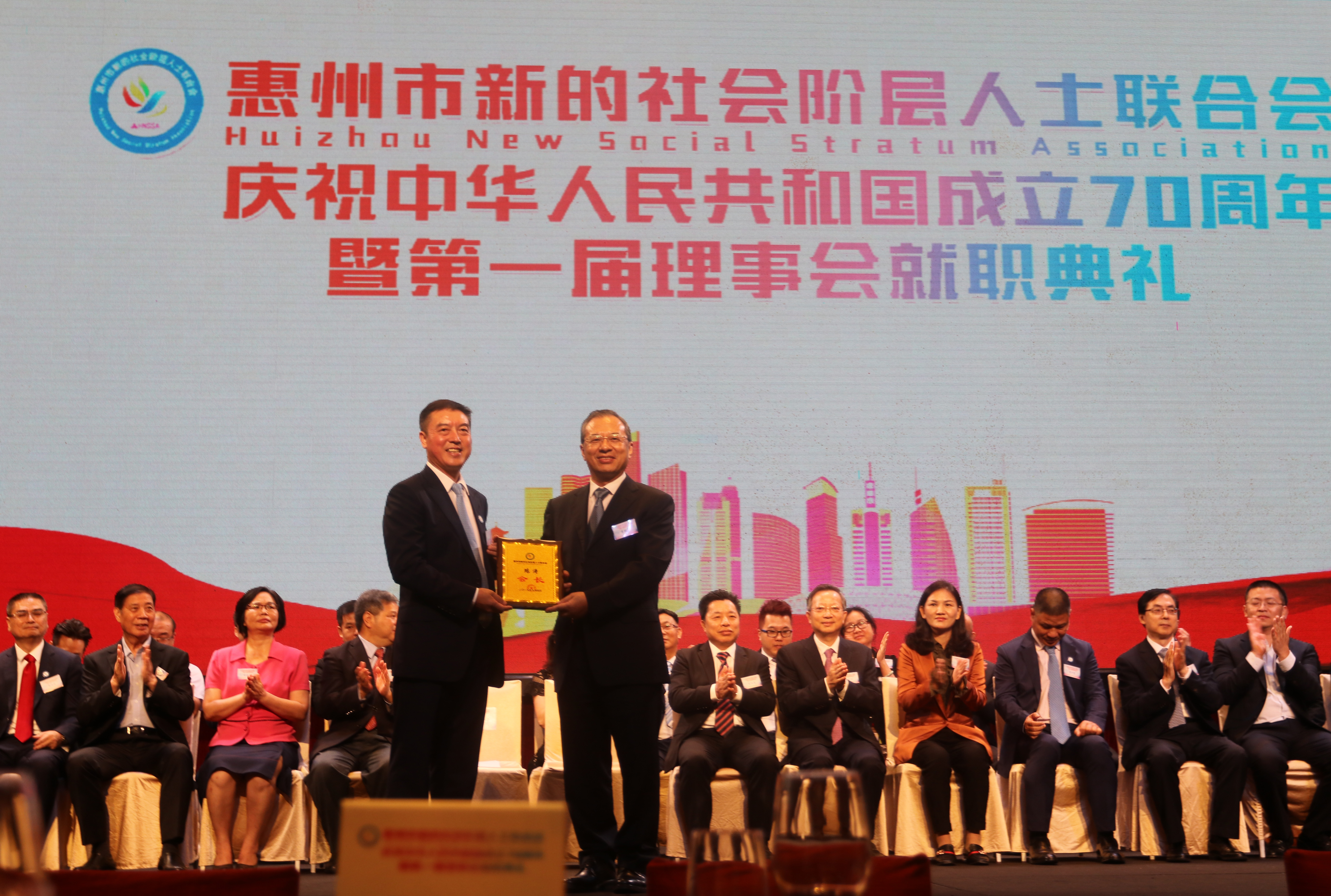 董事长陈涛当选为惠州市新的社会阶层人士yth游艇会会首任会长